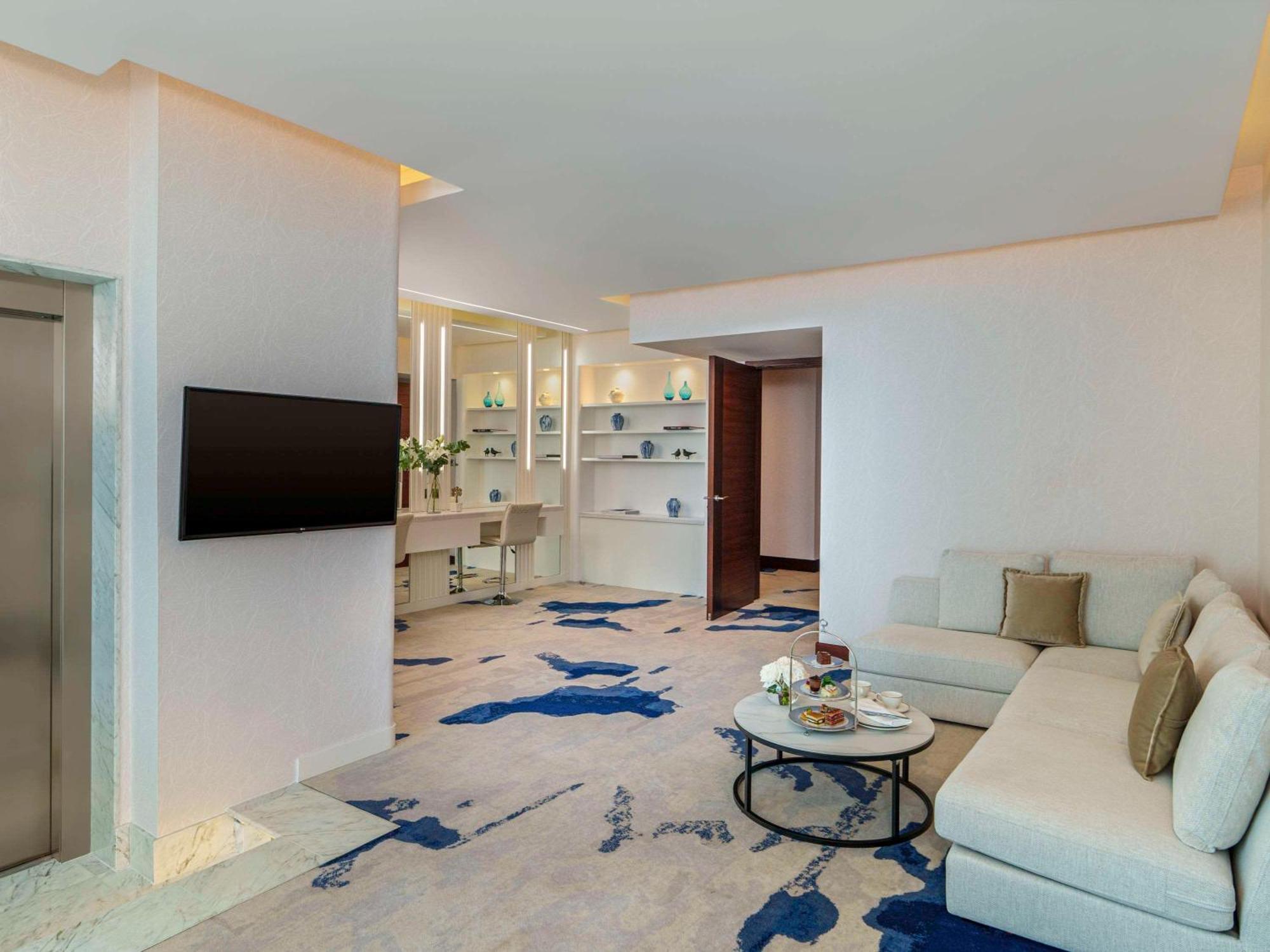 Fairmont Bab Al Bahr Hotel Abu Dhabi Exterior photo A suite at the hotel
