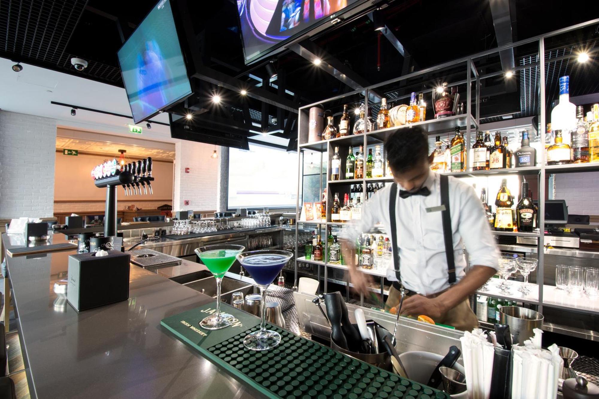 Fairmont Bab Al Bahr Hotel Abu Dhabi Exterior photo The bar at the 101 lounge
