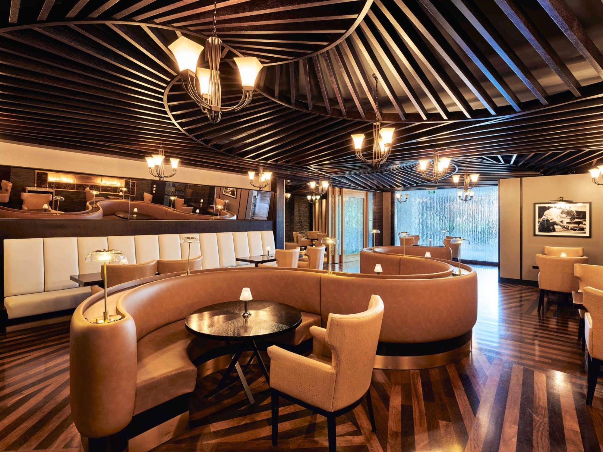 Fairmont Bab Al Bahr Hotel Abu Dhabi Exterior photo The interior of the restaurant