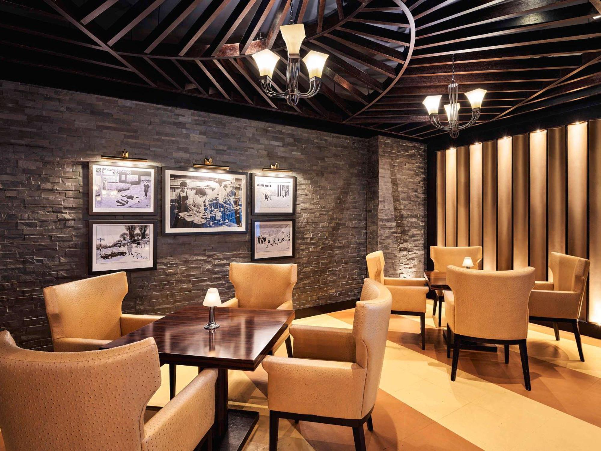 Fairmont Bab Al Bahr Hotel Abu Dhabi Exterior photo The Club lounge at Hong Kong International Airport