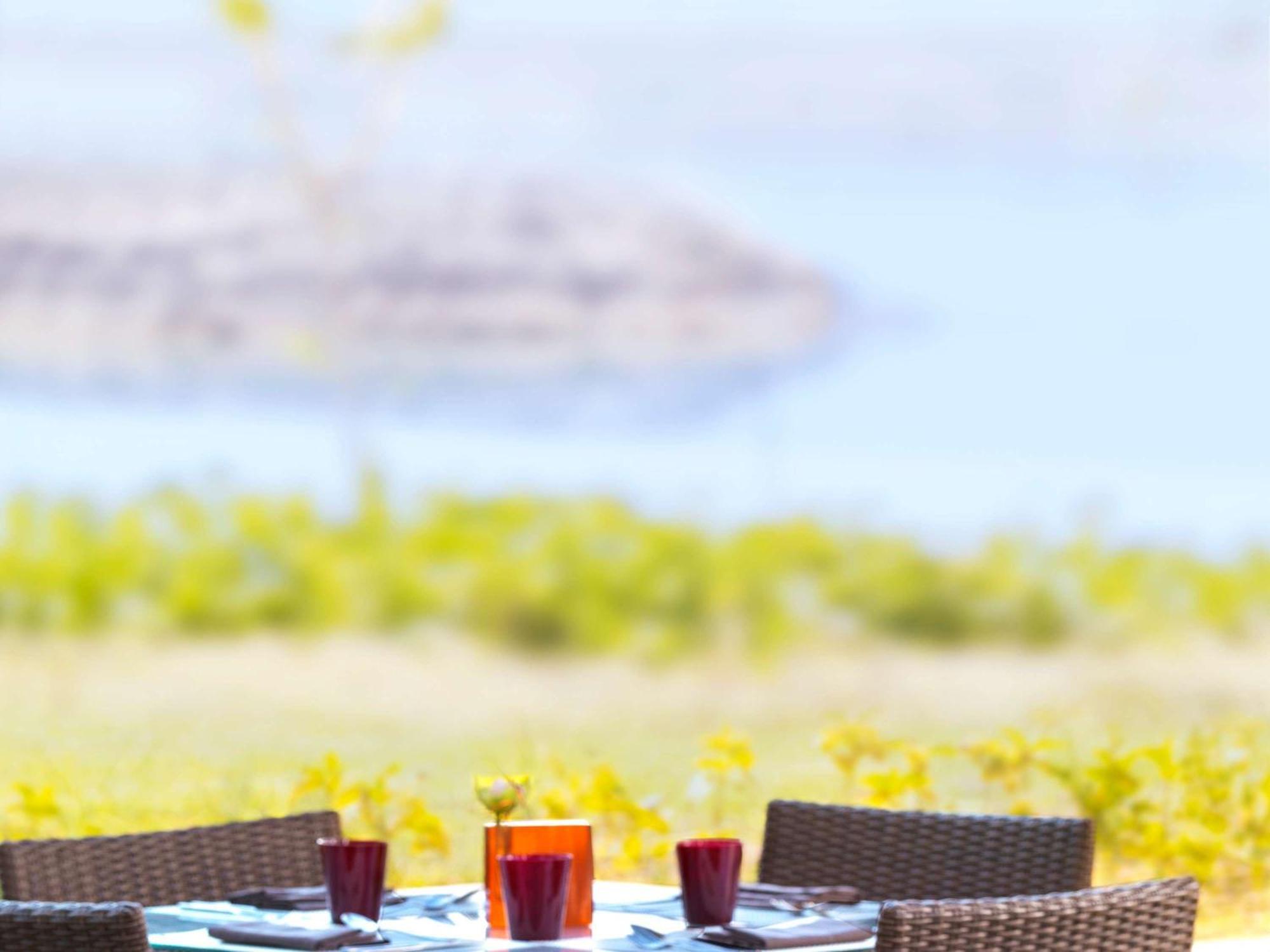 Fairmont Bab Al Bahr Hotel Abu Dhabi Exterior photo A view of the vineyards
