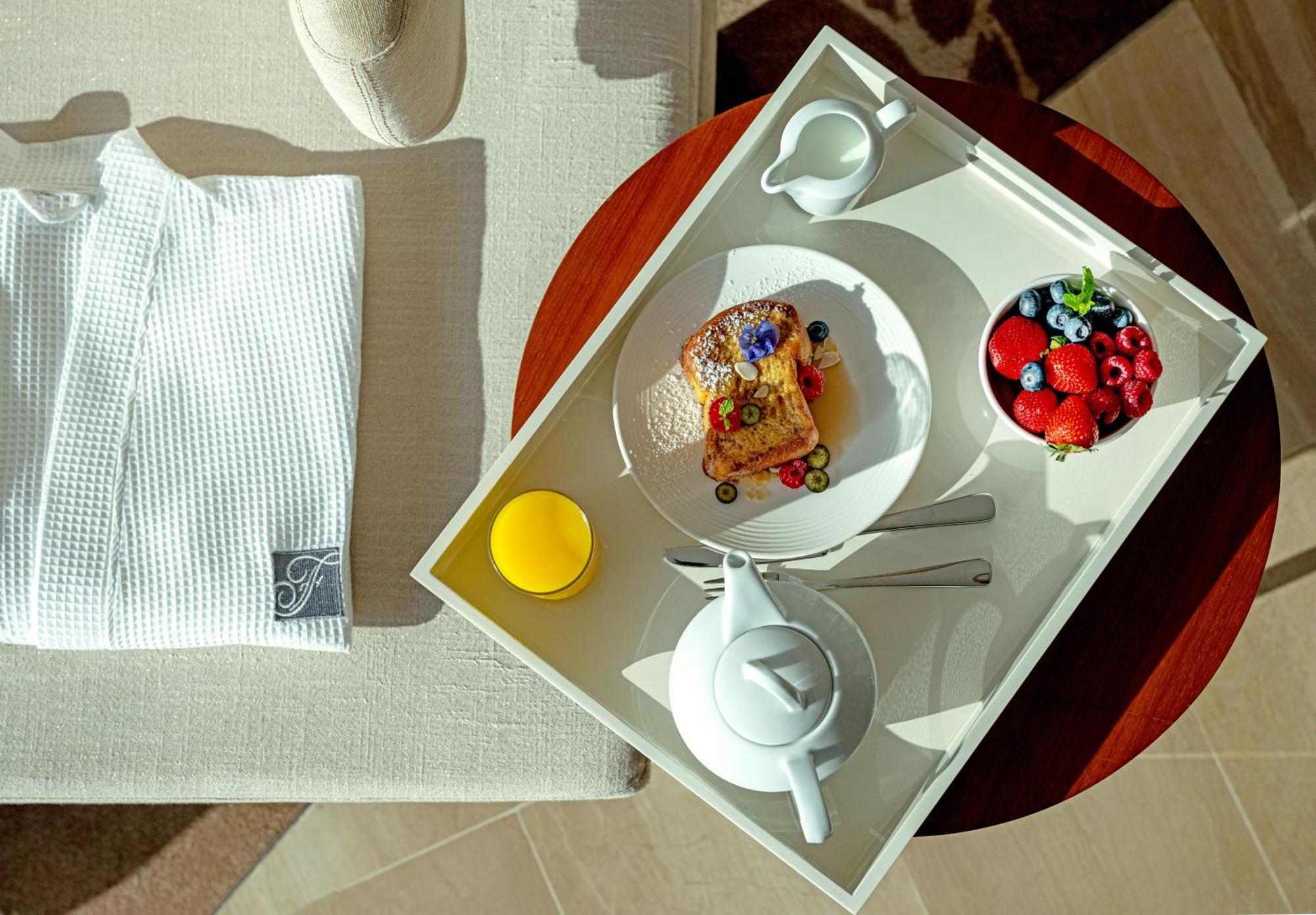 Fairmont Bab Al Bahr Hotel Abu Dhabi Exterior photo Room service