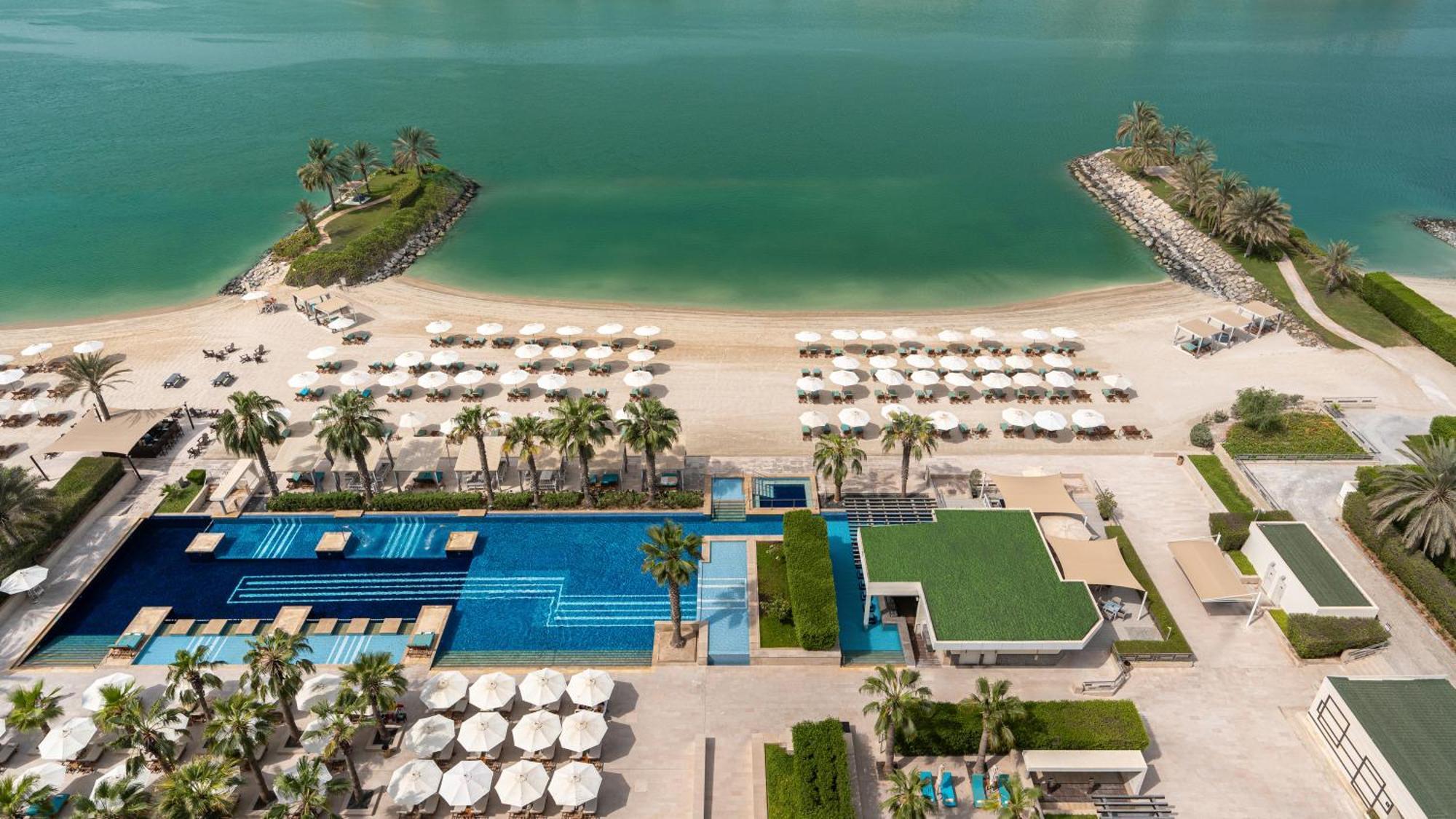 Fairmont Bab Al Bahr Hotel Abu Dhabi Exterior photo Aerial view of the beach at the hotel