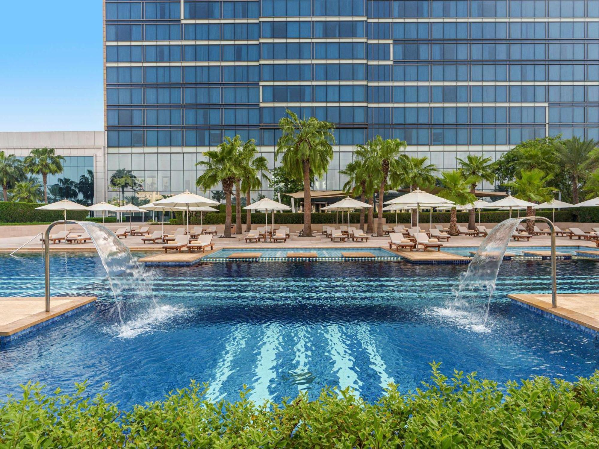 Fairmont Bab Al Bahr Hotel Abu Dhabi Exterior photo The swimming pool at the hotel