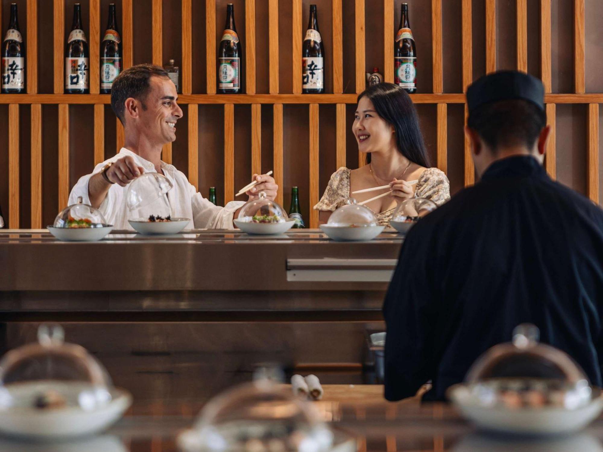 Fairmont Bab Al Bahr Hotel Abu Dhabi Exterior photo Sushi Bar
