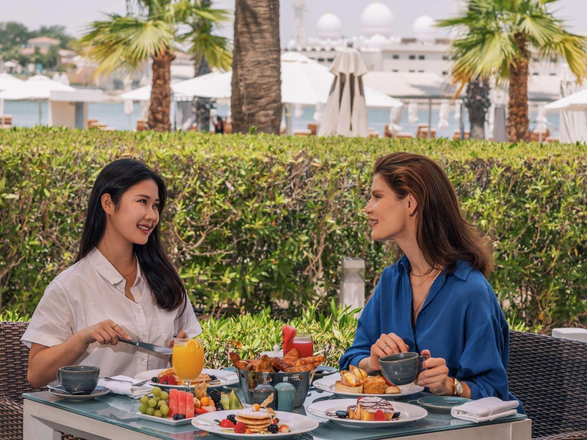 Fairmont Bab Al Bahr Hotel Abu Dhabi Exterior photo The Beach