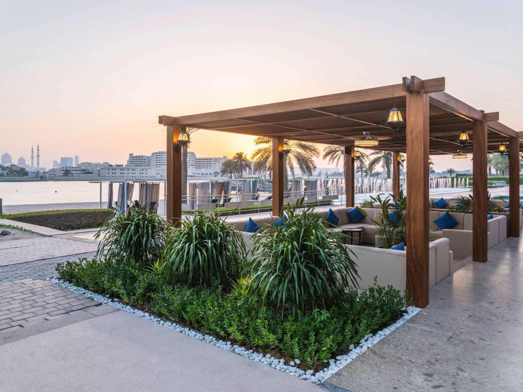 Fairmont Bab Al Bahr Hotel Abu Dhabi Exterior photo The Beach, Jumeirah